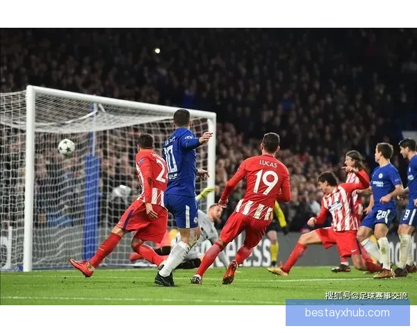 体育精神闪耀赛场奥格斯堡格雷戈里奇主动示意裁判取消犯规赢得尊重