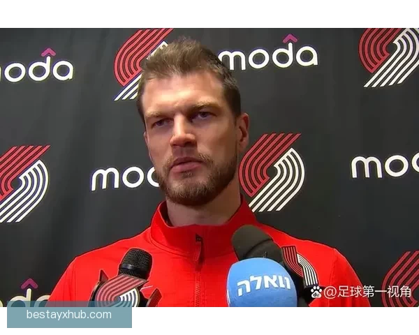 以斯普利特盛赞杨瀚森持续进步高位策应组织能力出众带动球队进攻