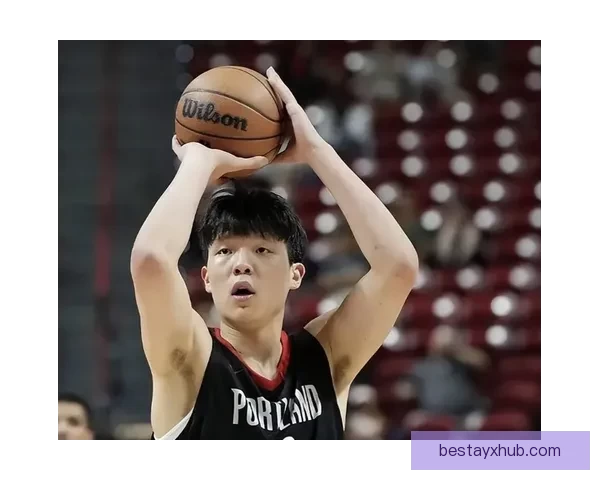 以斯普利特盛赞杨瀚森持续进步高位策应组织能力出众带动球队进攻